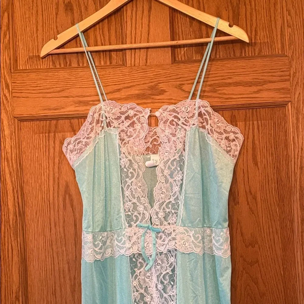 VINTAGE Aqua Blue Nylon Lace Nightgown Keyhole Front 1960s 1970s  Lingerie Small - Picture 3 of 10